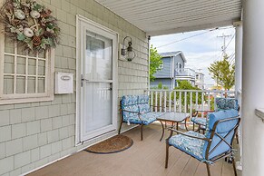 Steps to Short Beach: Ocean-view Apt w/ Deck!
