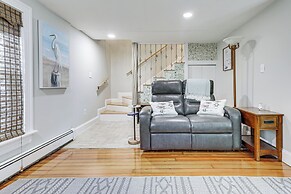 Steps to Short Beach: Ocean-view Apt w/ Deck!