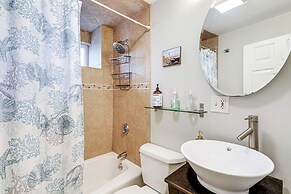 Steps to Short Beach: Ocean-view Apt w/ Deck!