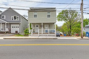 Steps to Short Beach: Ocean-view Apt w/ Deck!