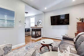 Steps to Short Beach: Ocean-view Apt w/ Deck!