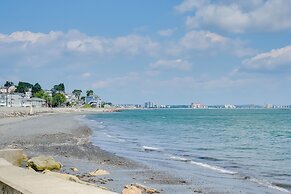 Steps to Short Beach: Ocean-view Apt w/ Deck!