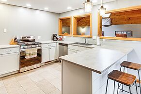 Sauna + Deck: Wooded Cabin on Lake Vermilion!