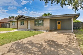 Fenced Yard: Home < 1 Mi to Mayor Pablo Peña Park