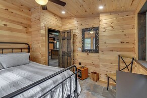 Luxe Cabin Compound 4 Mi to Cameron State Forest!