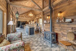 Luxe Cabin Compound 4 Mi to Cameron State Forest!
