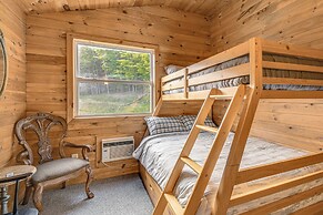 Luxe Cabin Compound 4 Mi to Cameron State Forest!