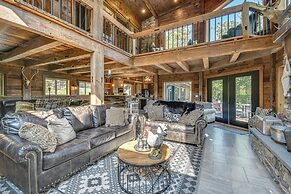 Luxe Cabin Compound 4 Mi to Cameron State Forest!