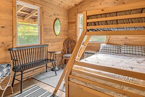 Luxe Cabin Compound 4 Mi to Cameron State Forest!