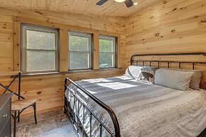 Luxe Cabin Compound 4 Mi to Cameron State Forest!