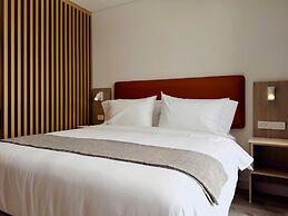w Chic Loft w Balcony in Santa B Rbara