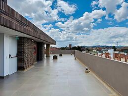 w Chic Loft w Balcony in Santa B Rbara