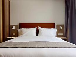 w Chic Loft w Balcony in Santa B Rbara