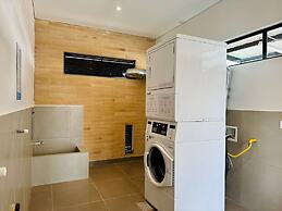 w Chic Loft w Balcony in Santa B Rbara