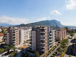 Comfort Triple Room Near Geneva