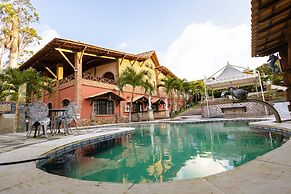 Casa de Campo Luxuosa c Piscina e Churrasqueira