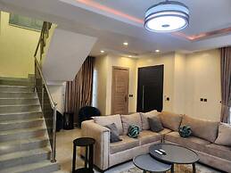 Charming 2- Bedroom Duplex