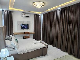 Charming 2- Bedroom Duplex
