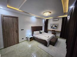 Charming 2- Bedroom Duplex