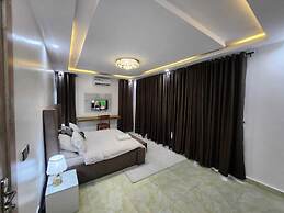 Charming 2- Bedroom Duplex