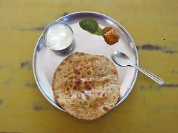 Hotel Nidhivan Dham