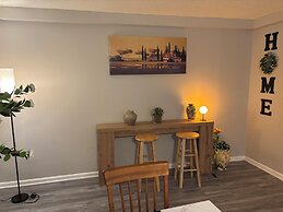 Cozy Hampton townhouse