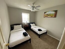 Cozy Hampton townhouse