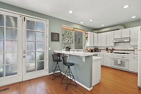 Beautiful 2BR in Silver Terrace