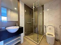 Large High Floor, Best Pool and Great Location