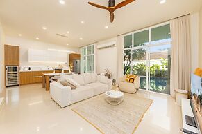 Villa Aura 3BR Private Pool Near Naiharn