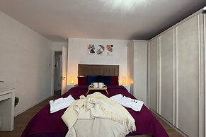 Modern and Spacious 3 Bed Retreat - Bracknell