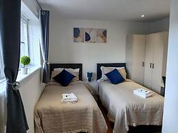 Modern and Spacious 3 Bed Retreat - Bracknell