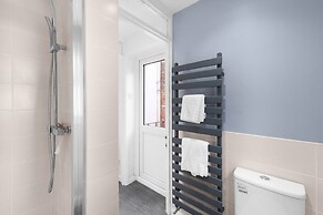 Modern 1 Bedroom Apartment in Gravesend