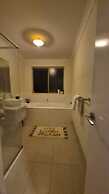 Cosy Spacious Hill Holiday Home