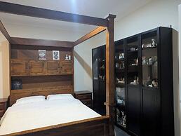 Cosy Spacious Hill Holiday Home