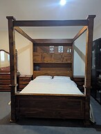 Cosy Spacious Hill Holiday Home