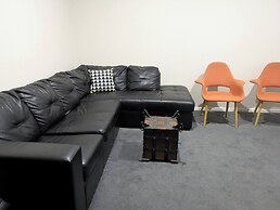 Cosy Spacious Hill Holiday Home