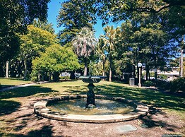 Gorgeous 2-bed Unit Near Riverside Parks