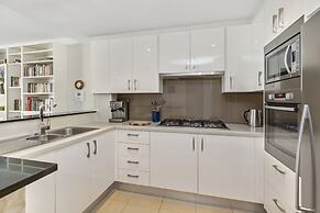 Gorgeous 2-bed Unit Near Riverside Parks