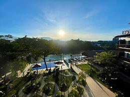 Intimate Riverside Resort