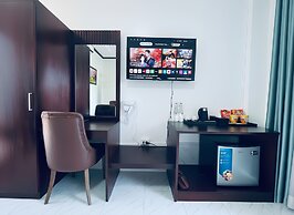 Intimate Riverside Resort