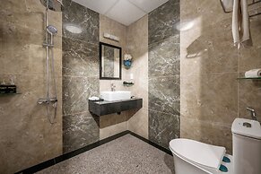 Sea Front Apartment & Spa Da Nang