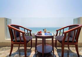Sea Front Apartment & Spa Da Nang