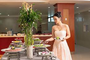 Sea Front Apartment & Spa Da Nang