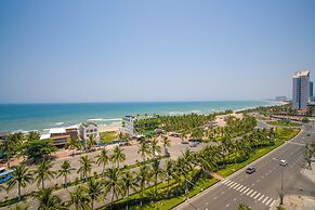 Sea Front Apartment & Spa Da Nang
