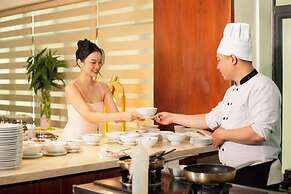 Sea Front Apartment & Spa Da Nang