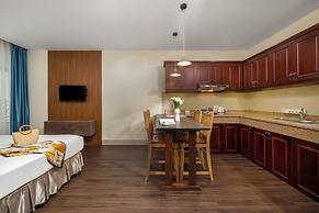 Sea Front Apartment & Spa Da Nang