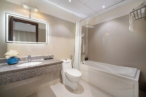 Sea Front Apartment & Spa Da Nang