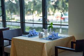Sea Front Apartment & Spa Da Nang