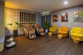 Sea Front Apartment & Spa Da Nang